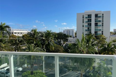 Copropriété à louer à Miami Beach, Floride: 1 chambre, 79.15 m2 № 1986523 - photo 1