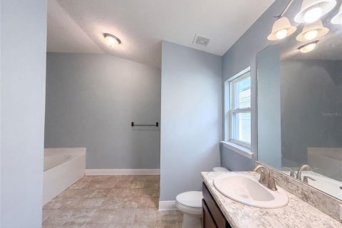House in Tavares, Florida 4 bedrooms, 169.08 sq.m. № 2314297 - photo 14