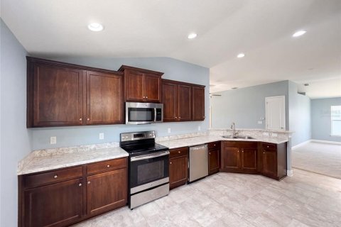 House in Tavares, Florida 4 bedrooms, 169.08 sq.m. № 2314297 - photo 2