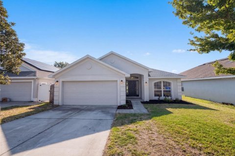 House in Tavares, Florida 4 bedrooms, 169.08 sq.m. № 2314297
