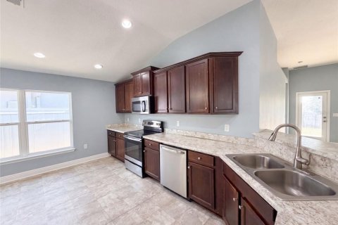 House in Tavares, Florida 4 bedrooms, 169.08 sq.m. № 2314297 - photo 6