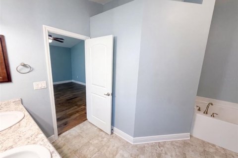 House in Tavares, Florida 4 bedrooms, 169.08 sq.m. № 2314297 - photo 15