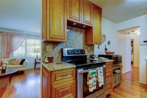 Купить виллу или дом в Сент-Питерсберг, Флорида 6 комнат, 127.65м2, № 1675207 - фото 12