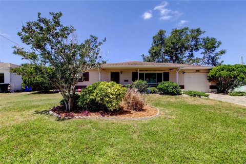 Купить виллу или дом в Сент-Питерсберг, Флорида 6 комнат, 127.65м2, № 1675207 - фото 1