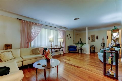 Купить виллу или дом в Сент-Питерсберг, Флорида 6 комнат, 127.65м2, № 1675207 - фото 7