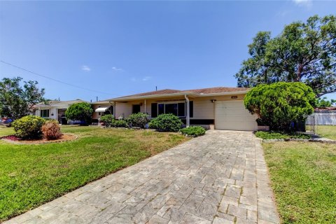 Купить виллу или дом в Сент-Питерсберг, Флорида 6 комнат, 127.65м2, № 1675207 - фото 2