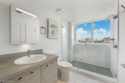 Condominio en venta en Sunny Isles Beach, Florida, 3 dormitorios, 158.4 m2 № 1981865 - foto 11