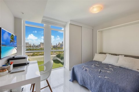 Condominio en venta en Sunny Isles Beach, Florida, 3 dormitorios, 158.4 m2 № 1981865 - foto 10