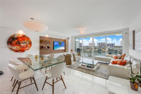 Condominio en venta en Sunny Isles Beach, Florida, 3 dormitorios, 158.4 m2 № 1981865 - foto 2