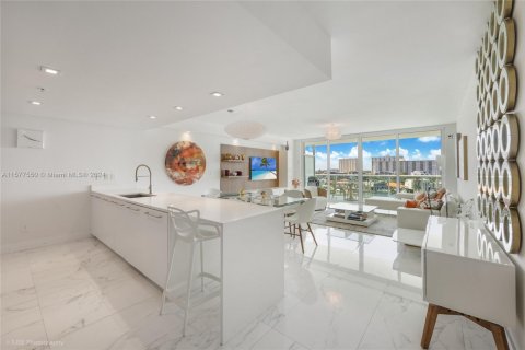 Condominio en venta en Sunny Isles Beach, Florida, 3 dormitorios, 158.4 m2 № 1981865 - foto 4