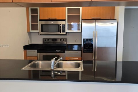 Condo in Miami, Florida, 1 bedroom № 1958634 - photo 13