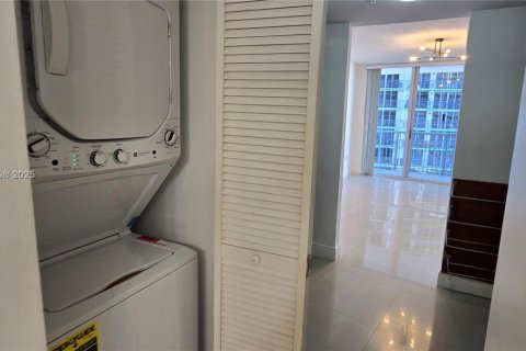 Condo in Miami, Florida, 1 bedroom № 1958634 - photo 21