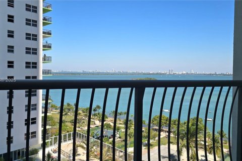 Condo in Miami, Florida, 1 bedroom № 1958634 - photo 2