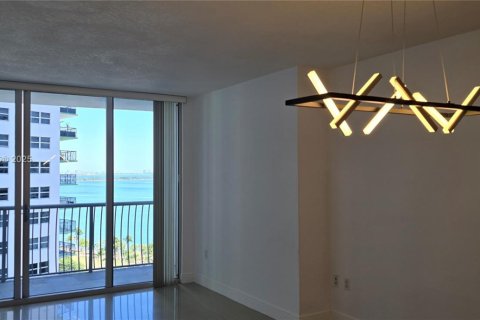 Condo in Miami, Florida, 1 bedroom № 1958634 - photo 11