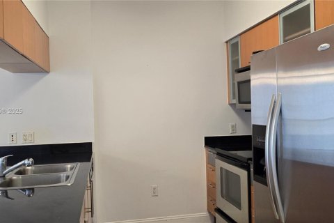 Condo in Miami, Florida, 1 bedroom № 1958634 - photo 7