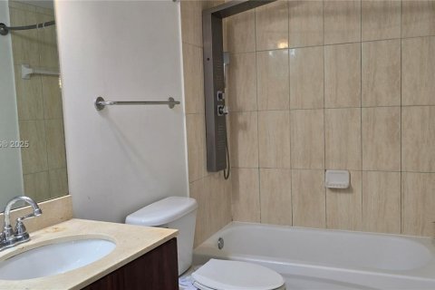 Condo in Miami, Florida, 1 bedroom № 1958634 - photo 19
