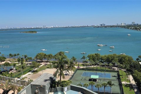 Condo in Miami, Florida, 1 bedroom № 1958634 - photo 1