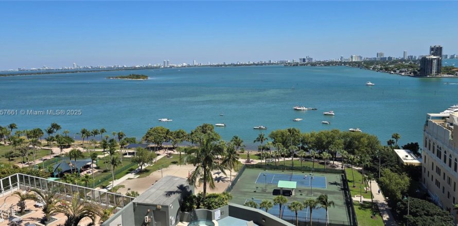 Condo in Miami, Florida, 1 bedroom № 1958634