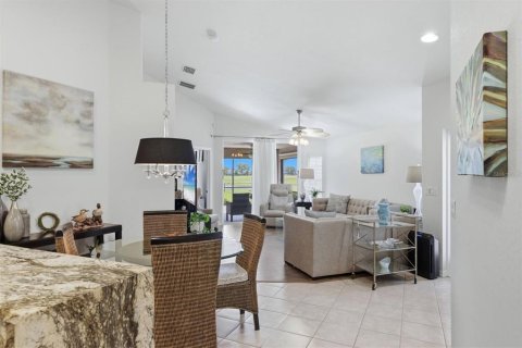 House in North Port, Florida 3 bedrooms, 137.22 sq.m. № 2155781 - photo 8