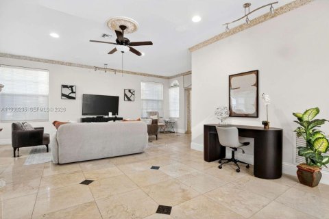 Casa en venta en Hollywood, Florida, 4 dormitorios, 303.79 m2 № 2053580 - foto 18