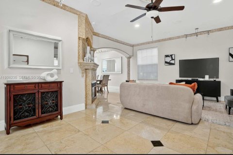 Casa en venta en Hollywood, Florida, 4 dormitorios, 303.79 m2 № 2053580 - foto 19