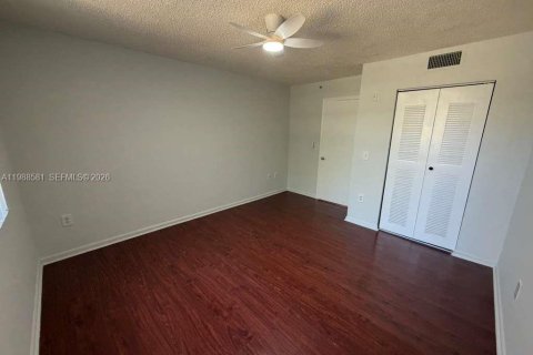 Condo in Miramar, Florida, 2 bedrooms  № 2050690 - photo 18