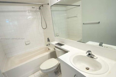 Condo in Miramar, Florida, 2 bedrooms  № 2050690 - photo 20