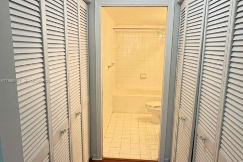 Condo in Miramar, Florida, 2 bedrooms  № 2050690 - photo 12