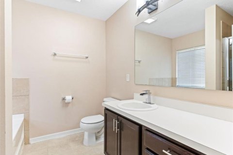 Townhouse in Tampa, Florida 2 bedrooms, 126.72 sq.m. № 1870856 - photo 10