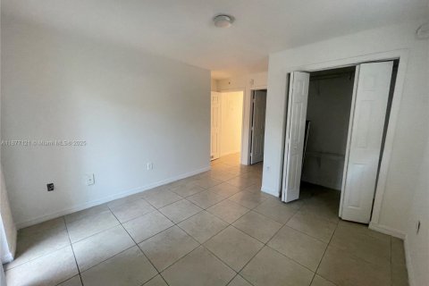 Apartment in Miami, Florida 2 bedrooms, 4077.95 sq.m. № 1923865 - photo 20