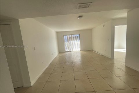 Apartment in Miami, Florida 2 bedrooms, 4077.95 sq.m. № 1923865 - photo 7
