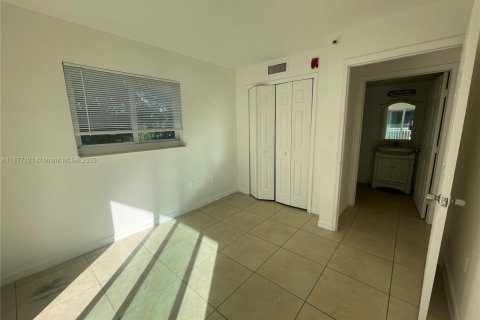 Apartment in Miami, Florida 2 bedrooms, 4077.95 sq.m. № 1923865 - photo 10