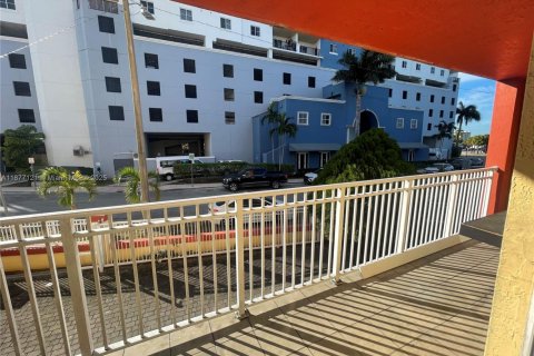 Apartment in Miami, Florida 2 bedrooms, 4077.95 sq.m. № 1923865 - photo 8
