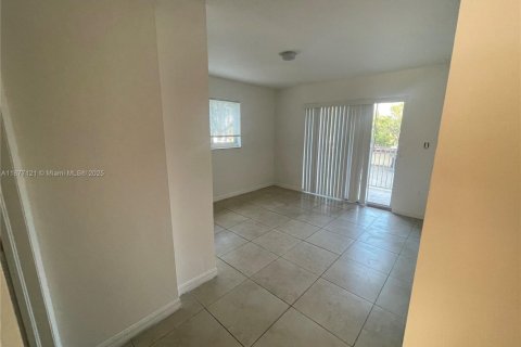 Apartment in Miami, Florida 2 bedrooms, 4077.95 sq.m. № 1923865 - photo 5