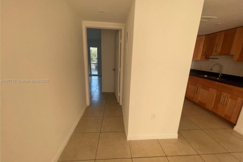 Apartamento en alquiler en Miami, Florida, 2 dormitorios, 4077.95 m2 № 1923865 - foto 4