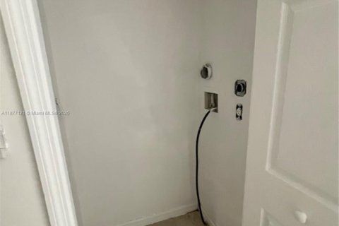 Apartment in Miami, Florida 2 bedrooms, 4077.95 sq.m. № 1923865 - photo 21