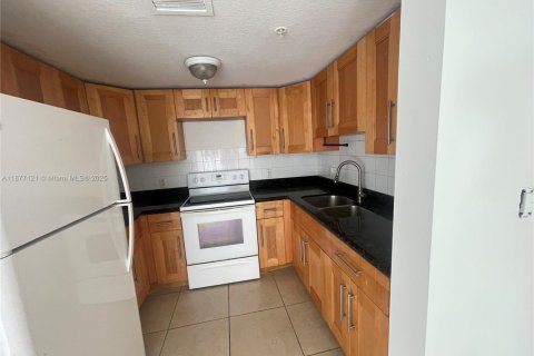 Apartment in Miami, Florida 2 bedrooms, 4077.95 sq.m. № 1923865 - photo 15