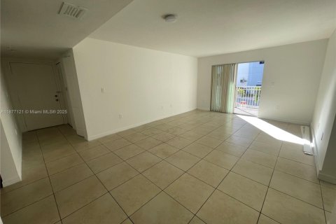 Apartment in Miami, Florida 2 bedrooms, 4077.95 sq.m. № 1923865 - photo 16