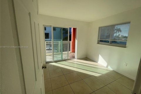 Apartment in Miami, Florida 2 bedrooms, 4077.95 sq.m. № 1923865 - photo 12