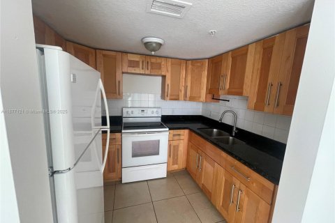 Apartment in Miami, Florida 2 bedrooms, 4077.95 sq.m. № 1923865 - photo 17