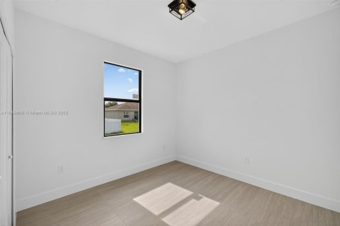 Купить виллу или дом в Лихай-Эйкерс, Флорида 9 комнат, 142.6м2, № 1852340 - фото 21