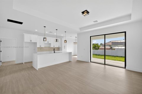 Купить виллу или дом в Лихай-Эйкерс, Флорида 9 комнат, 142.6м2, № 1852340 - фото 5