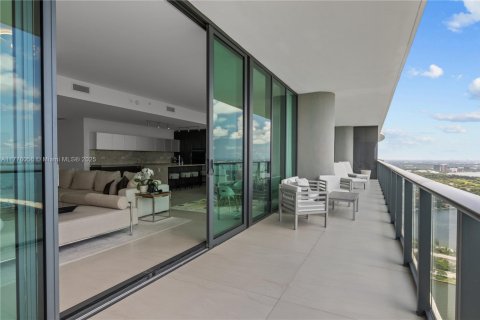 Condominio en venta en Miami, Florida, 4 dormitorios, 305.56 m2 № 1868229 - foto 8