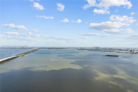 Condominio en venta en Miami, Florida, 4 dormitorios, 305.56 m2 № 1868229 - foto 14