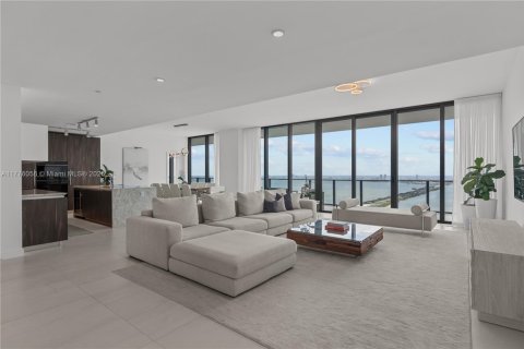 Condominio en venta en Miami, Florida, 4 dormitorios, 305.56 m2 № 1868229 - foto 2