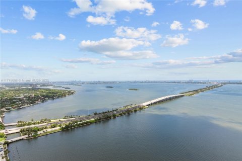 Condominio en venta en Miami, Florida, 4 dormitorios, 305.56 m2 № 1868229 - foto 12
