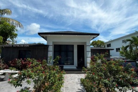 Villa ou maison à vendre à Dania Beach, Floride: 4 chambres, 309.83 m2 № 2264361 - photo 2