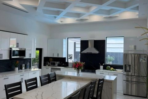 Villa ou maison à vendre à Dania Beach, Floride: 4 chambres, 309.83 m2 № 2264361 - photo 3
