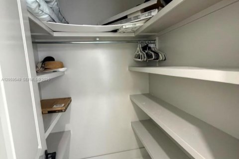 Villa ou maison à vendre à Dania Beach, Floride: 4 chambres, 309.83 m2 № 2264361 - photo 14