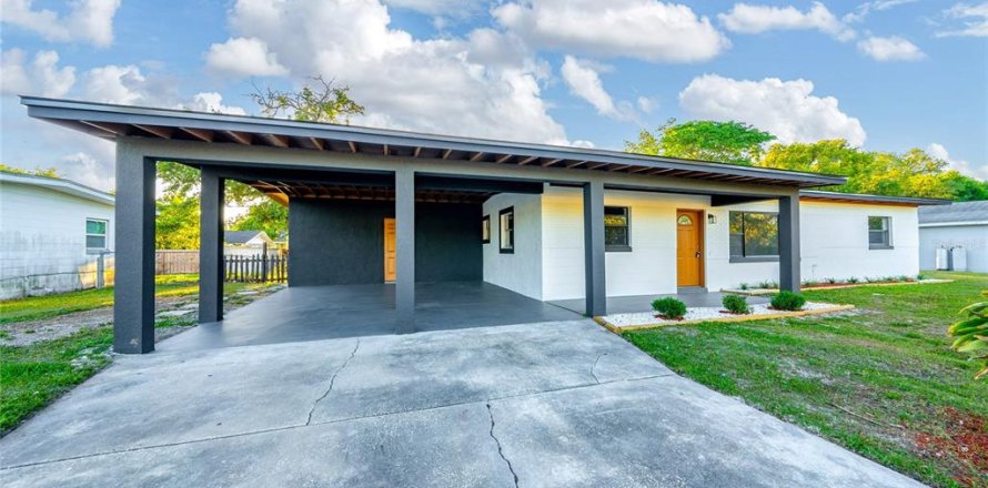 House in Orlando, Florida 3 bedrooms, 124.02 sq.m. № 1640939